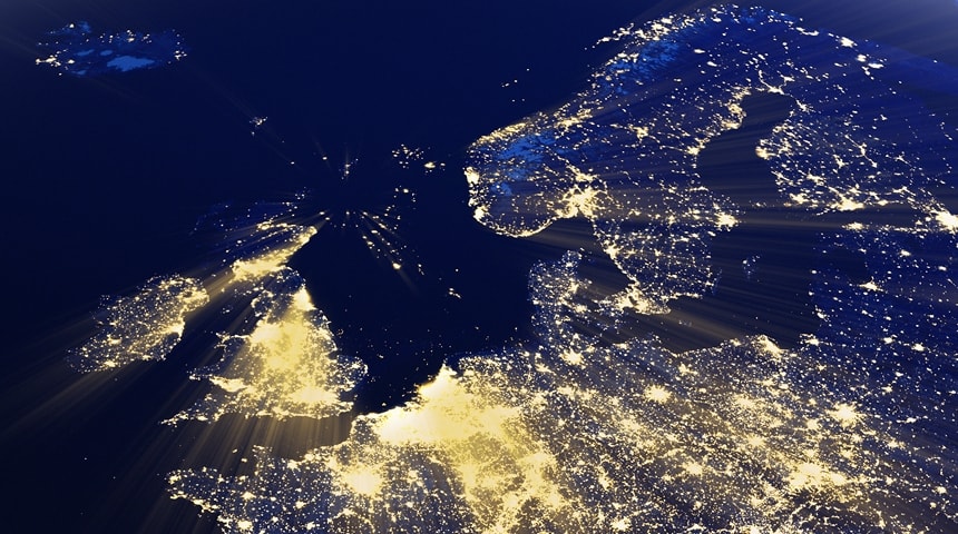 Kart som viser Europa i nattlys fra fugleperspektiv